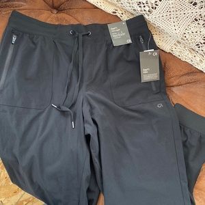 Gap size M joggers NWT